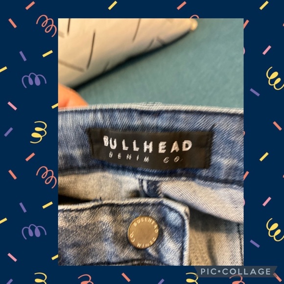 SOLD Bullhead Denim Co Vintage Rip and Repair Jeans - GUC - Size 29 - Picture 2 of 4